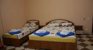 Гостиница GreenHouse Коктебель Трехместный номер с балконом-4