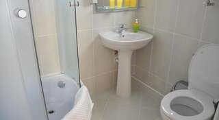 Гостиница GreenHouse Коктебель Трехместный номер с балконом-6