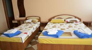 Гостиница GreenHouse Коктебель Трехместный номер с балконом-8