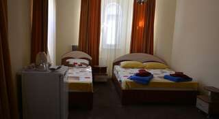 Гостиница GreenHouse Коктебель Классический трехместный номер-1