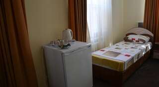 Гостиница GreenHouse Коктебель Классический трехместный номер-2